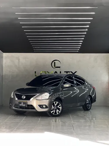 Nissan Versa Advance MT
