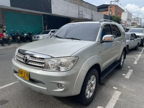 Toyota Fortuner 2011 