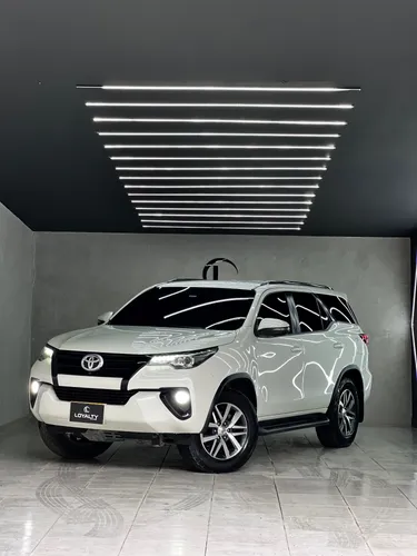 TOYOTA FORTUNER Street B2 Diésel 