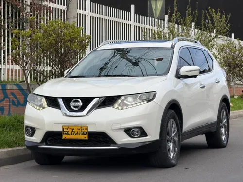 NISSAN XTRAIL EXCLUSIVE 4x4 2015 AT