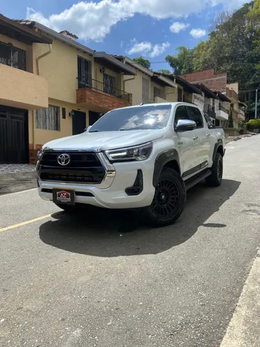 TOYOTA HILUX 2023 GASOLINA 