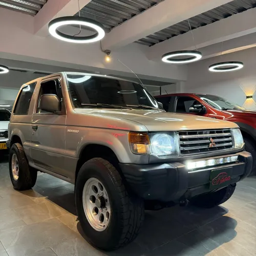 Mitsubishi Montero V11 2004