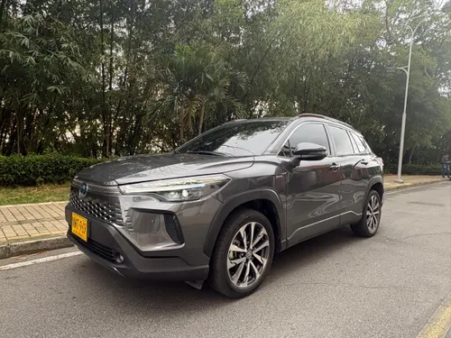 Toyota Corolla Cross 2025 híbrida 