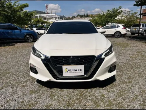 Nissan Altima Exclusive 2020