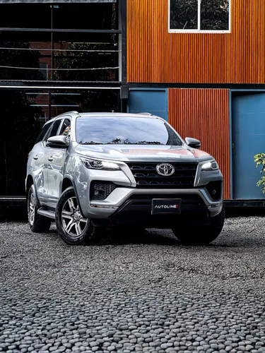 Toyota Fortuner SR 4x2 2024