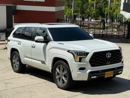 Toyota Sequoia edición capstone híbrida 