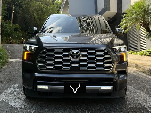 Toyota Sequoia edición capstone híbrida 2023 