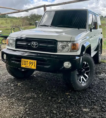 Toyota Land Cruiser 76 2015mt