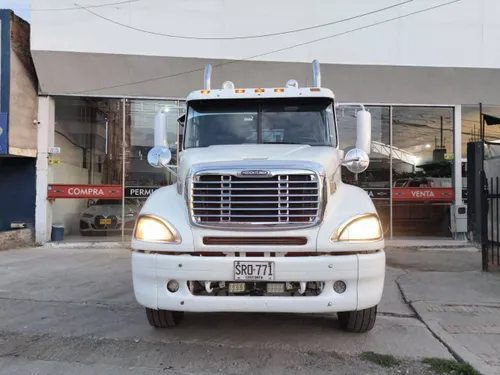 FREIGHTLINER COLUMBIA 2013