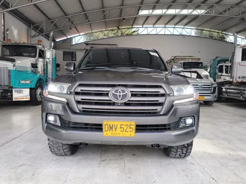 TOYOTA LC200 Sáhara GASOLINA 2017