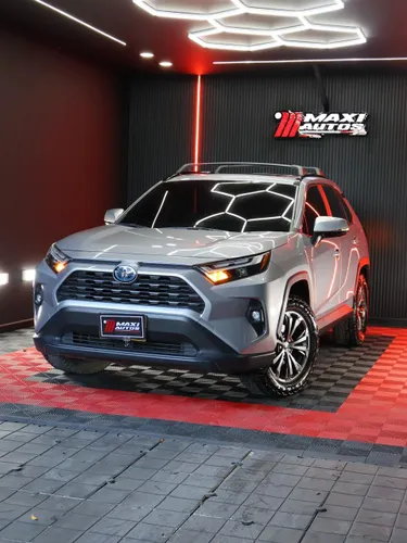 TOYOTA RAV4 XLE 2024 AUTOMATICA 4X4 2.5L PLATA KMS 31.000
