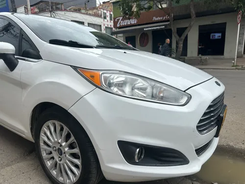 Ford Fiesta 1.6 Sportback Titanium Automático