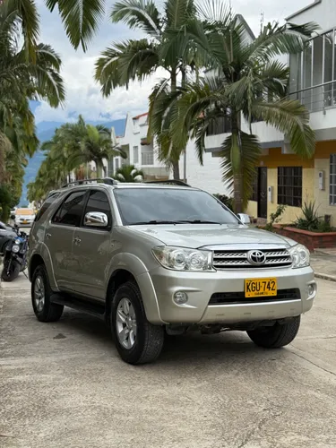 Toyota Fortuner 2010 SRV 4x2 At 