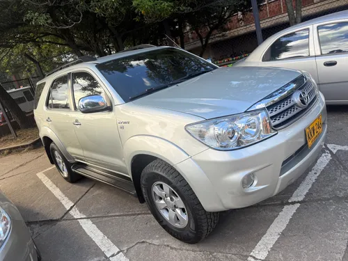 TOYOTA FORTUNER 2012 AUT