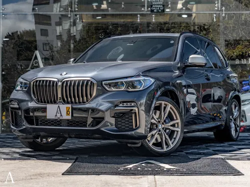 BMW X5 M50i