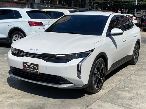 KIA K3 2025 ZENITH  1.6L AT FULL EQUIPO UNICO DUENO