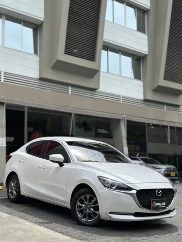 MAZDA 2 TOURING SEDAN 