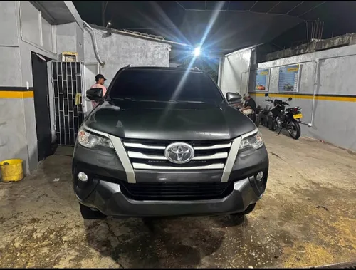 TOYOTA FORTUNER 2018