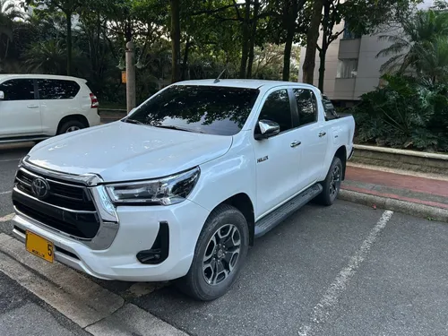 Toyota HILUX SRX 2.8 T 2023