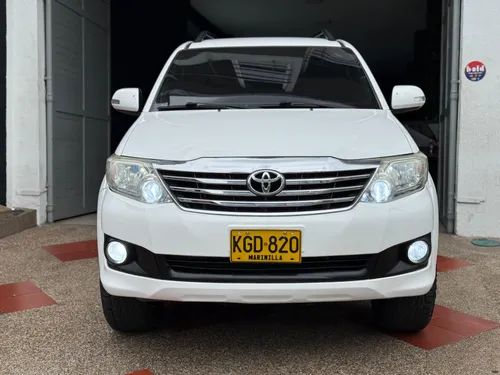 TOYOTA FORTUNER SR5