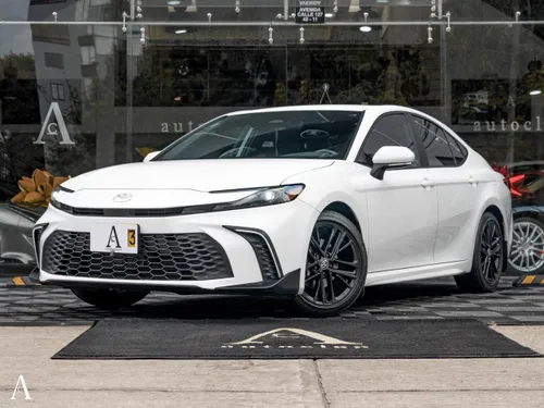 Toyota Camry HEV AWD SE