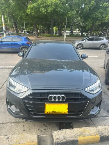 Audi A4 híbrido modelo 2024 9500 kms