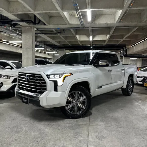 TOYOTA TUNDRA CAPSTONE 