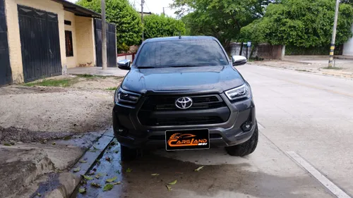 Toyota Hilux 2023 AT poco km 