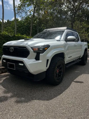 TOYOTA TACOMA TRD SPORT HÍBRIDA 2025