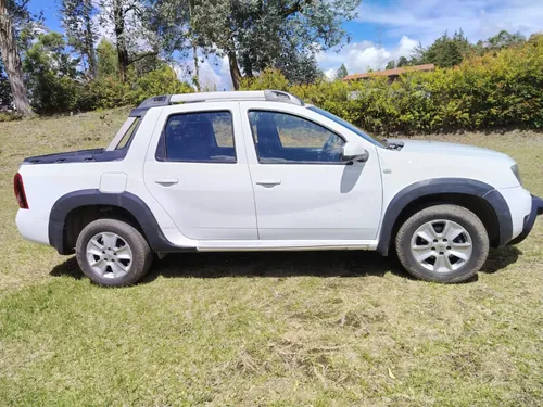Renault Duster Oroch - 2L Mecánico 4x2 - 2017