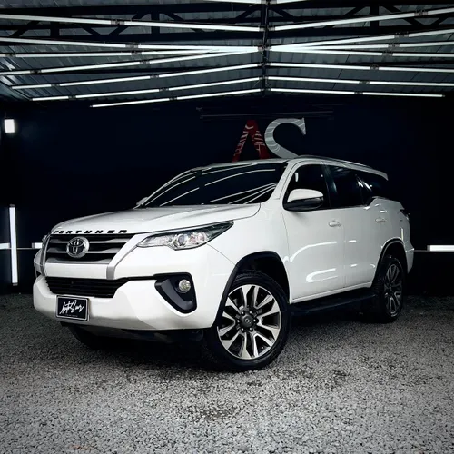 TOYOTA FORTUNER SW4 STREET BLANCO 2.4 2020 AT DIESEL