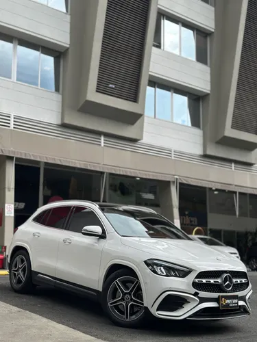 MERCEDES BENZ GLA 250 4 MATIC 