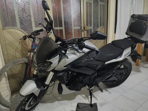 Bajaj Dominar 400 ug 