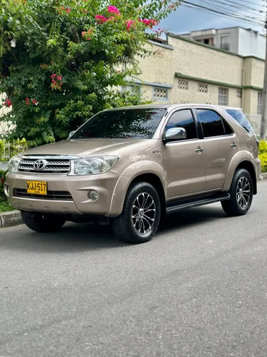 Toyota Fortuner Urbana 2011