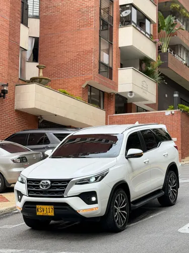 TOYOTA FORTUNER SR 2.4 DIESEL 2021