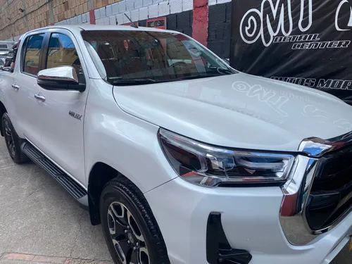 Toyota Hilux SRX 2024 28 blanca perla 