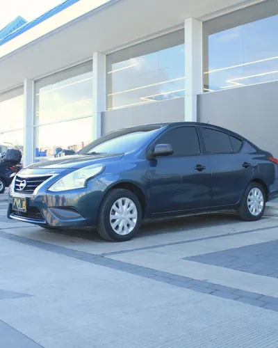 NISSAN VERSA MODELO 2017