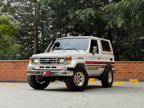 TOYOTA LAND CRUISER FJ70 CAREVACA  1996