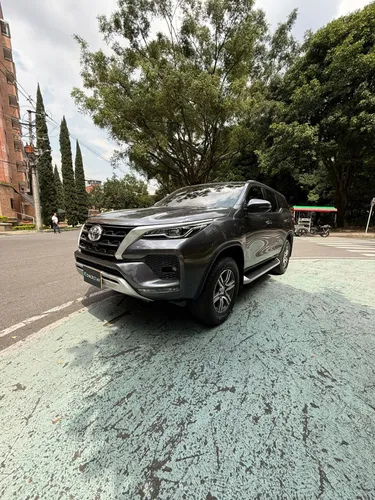 Toyota Fortuner SR 2021 Automática Toda Original Segundo Dueno 7 Puestos