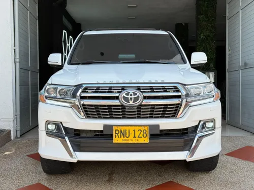 TOYOTA LC200 SAHARA EXCALIBUR DIESEL 2011