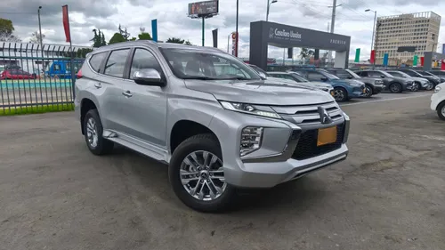  MITSUBISHI MONTERO SPORT 3.0L 4x2  7 Pasajeros  Solo 25 km