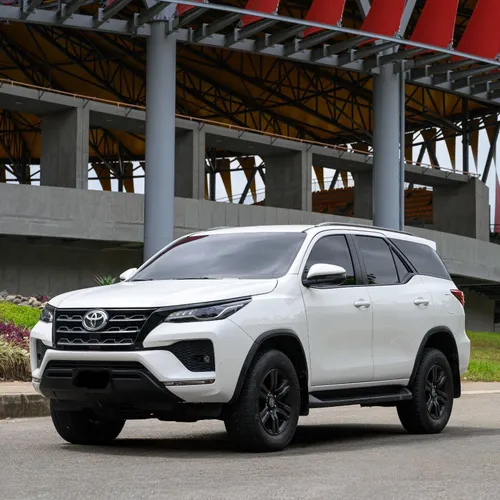 TOYOTA FORTUNER SR 2024