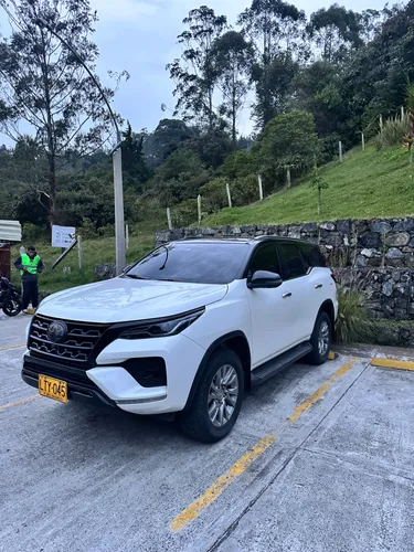 Toyota Fortuner SRV 2.4 Diésel