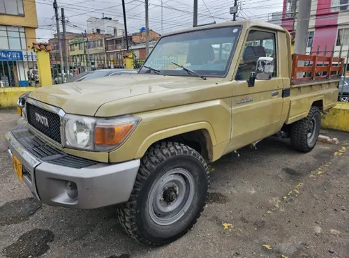 Toyota land cruiser Estacas y Platón 2019