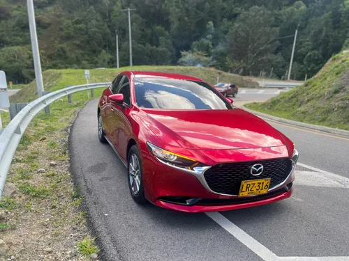 Mazda 3 híbrido 2024