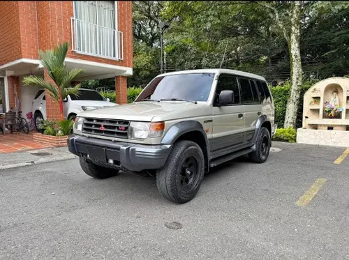 Mitsubishi Montero 2003