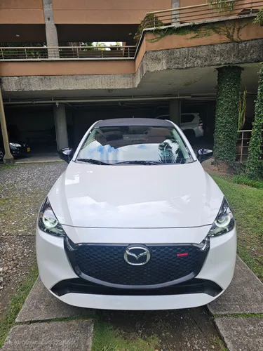 Mazda 2 Grand Touring LX Carbon Edition