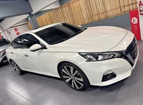 Nissan Altima Exclusive 2020