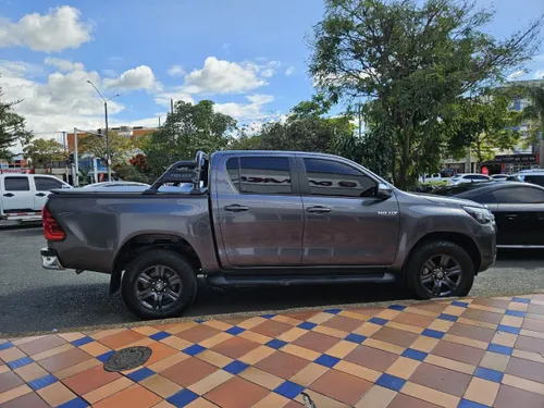 Toyota Hilux mecánica diésel 4x4 