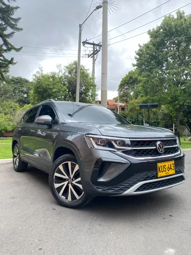 VOLKSWAGEN TAOS HIGHLINE 250 2022 1.4L TURBO GRIS OSCURO